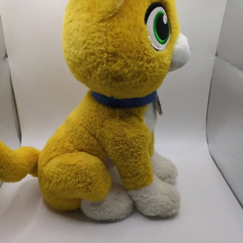 Sox Yellow and White Plush Cat Toy